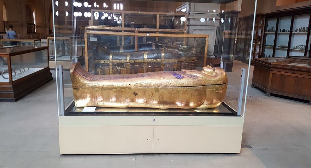 环球时报■考古学家在埃及发现3具距今3500年石棺，覆盖有彩色壁画