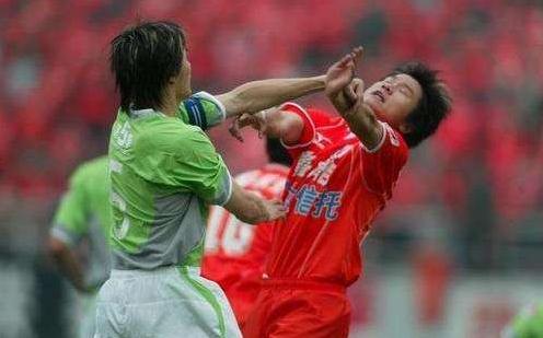 [三十年体坛故事]国足新帅候选？他理论实战动手能力强，未拿教练证就击败欧冠教头