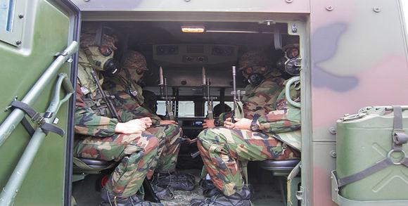 战术车辆"的装甲运兵车的后部载员舱,里面可以容纳4名步兵(图片来源于