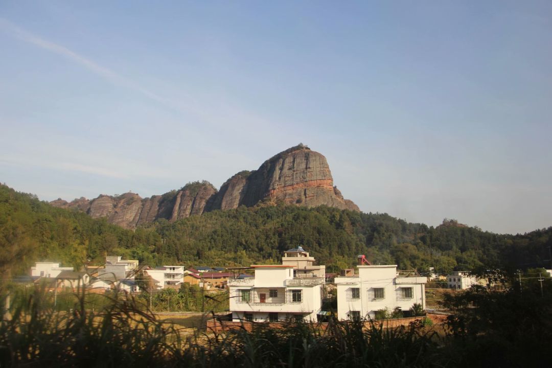 红枫与丹霞齐美南雄苍石寨与苍石水库之绝色风姿