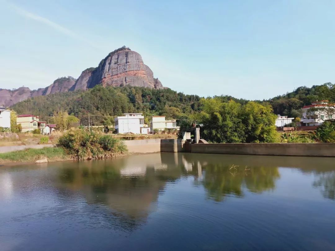 红枫与丹霞齐美南雄苍石寨与苍石水库之绝色风姿