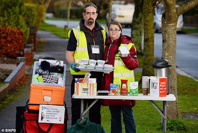 #环球时报#英国志愿者为流浪汉提供免费午餐，却被官员威胁叫停