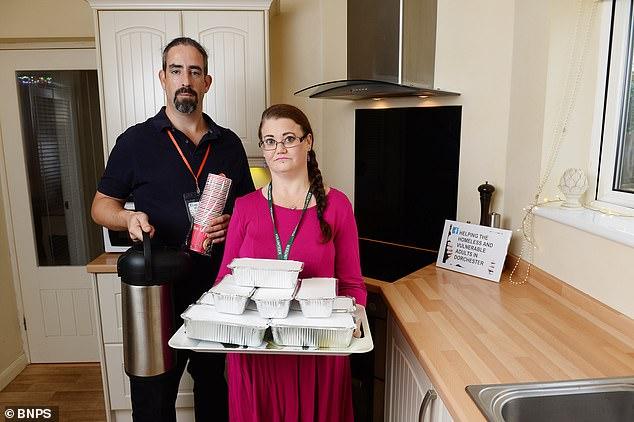 #环球时报#英国志愿者为流浪汉提供免费午餐，却被官员威胁叫停