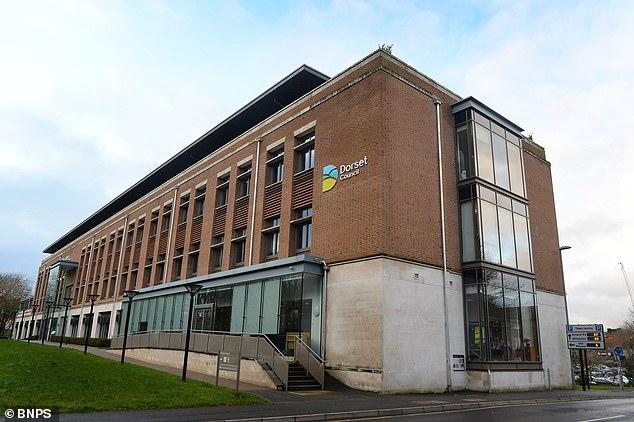 #环球时报#英国志愿者为流浪汉提供免费午餐，却被官员威胁叫停