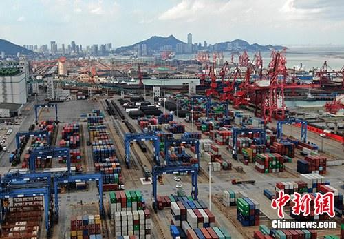 经济日报：外汇局：10月中国国际货物和服务贸易顺差2019亿元