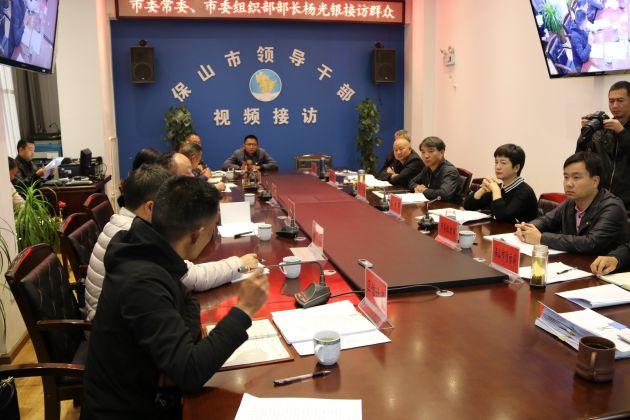 保山市委常委市委组织部部长杨光银接访群众