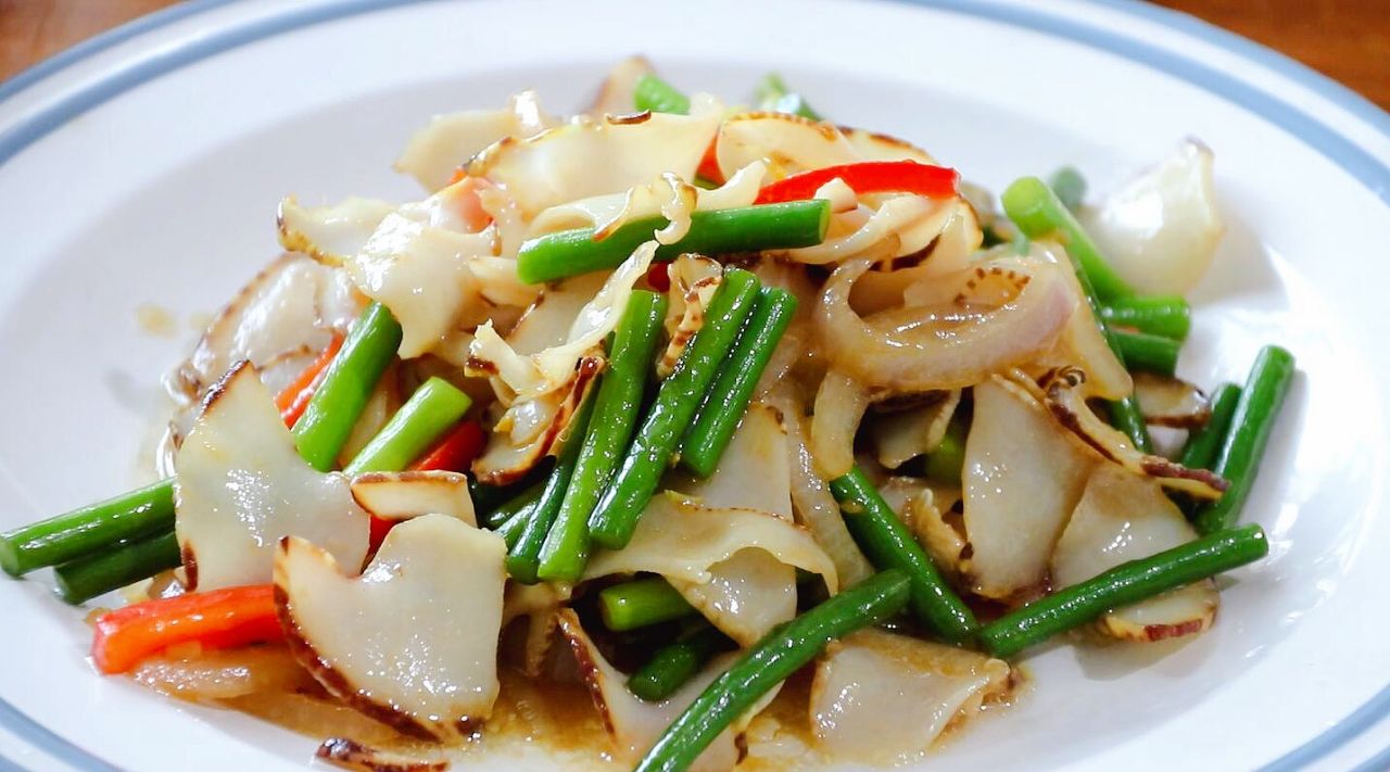 83元买了一只1斤多的大海螺配上蒜薹简单一炒很下饭