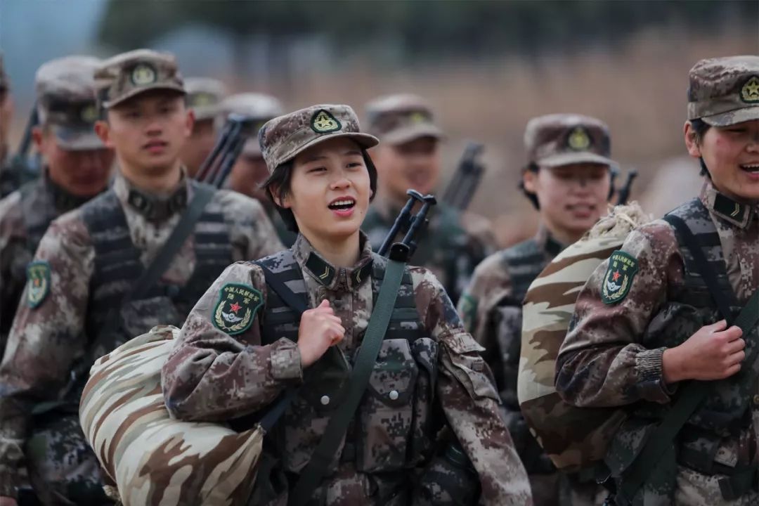 00后女上等兵,一战问鼎