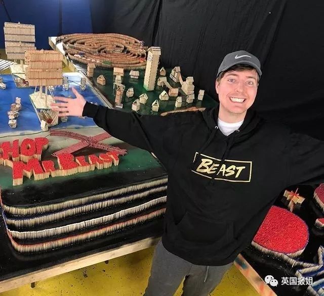 英国报姐：21岁沙雕博主狂撒1400万：没别的，就想给朋友花钱！丨百家故事