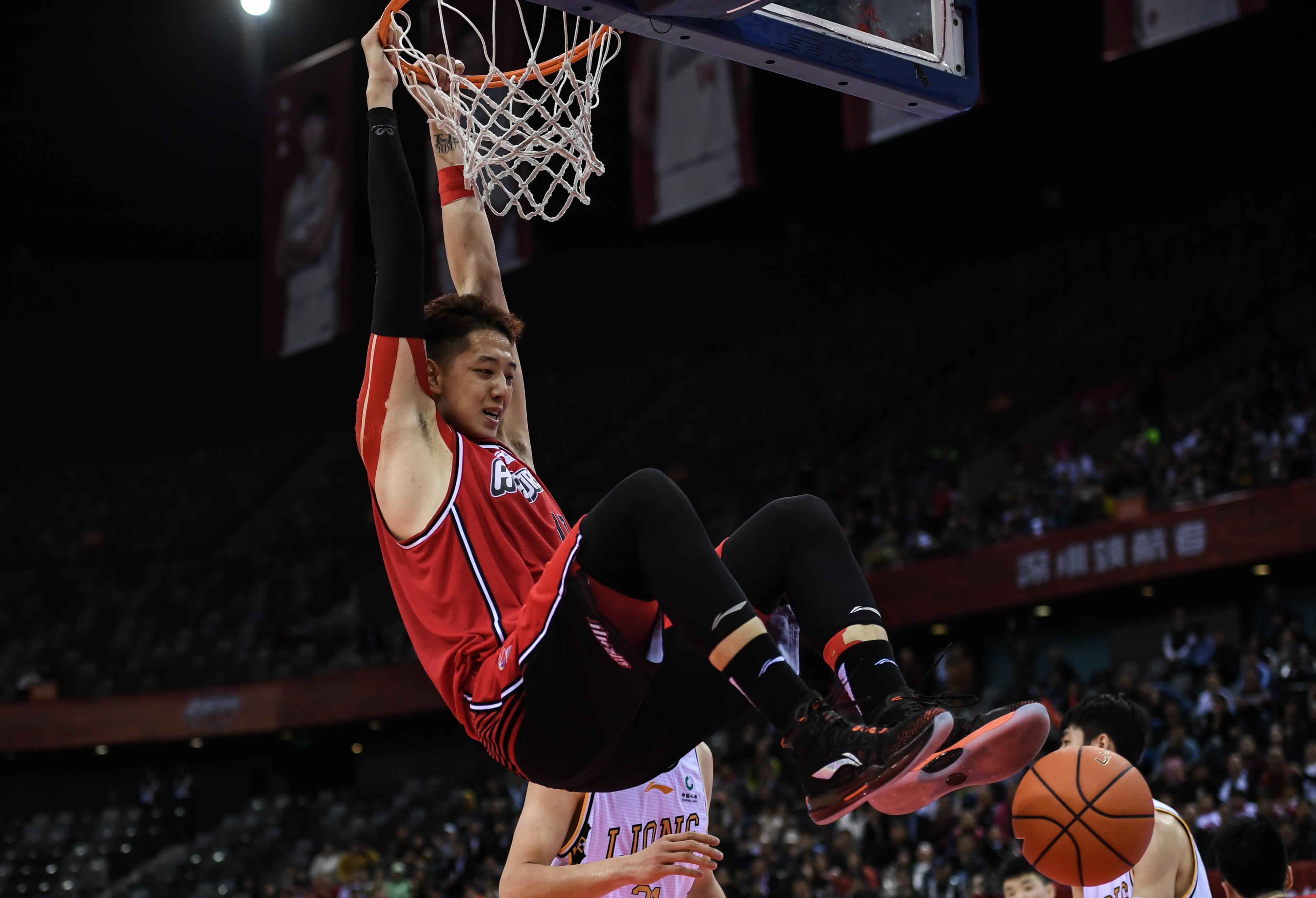 终结广厦五连胜!沈梓捷砍大号两双,率深圳男篮走出泥潭