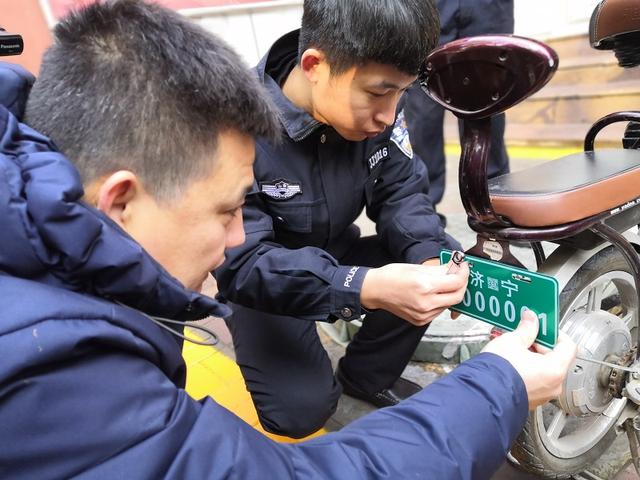 电动车挂牌45度照片图片