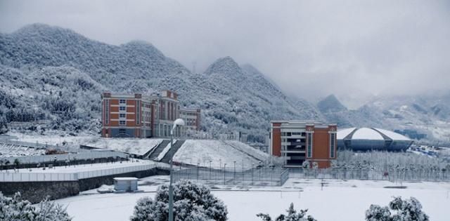 六盘水师范学院冬天图片