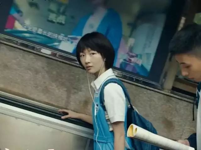 新周刊：我戴着耳机，就是不想跟你交流