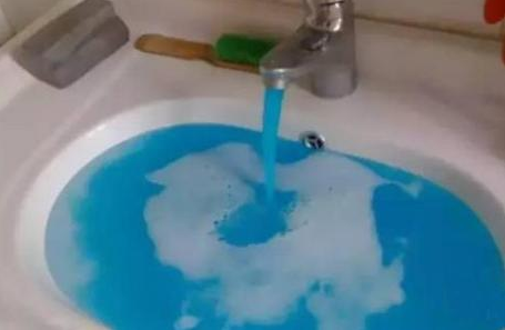 [中国质量万里行]你家的自来水管有时会放出“各种颜色的水？”为什么？