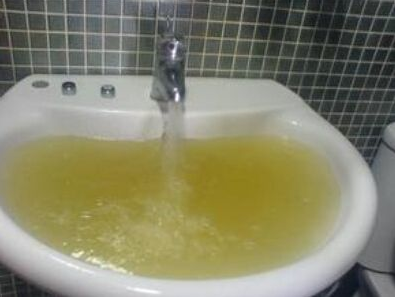 [中国质量万里行]你家的自来水管有时会放出“各种颜色的水？”为什么？