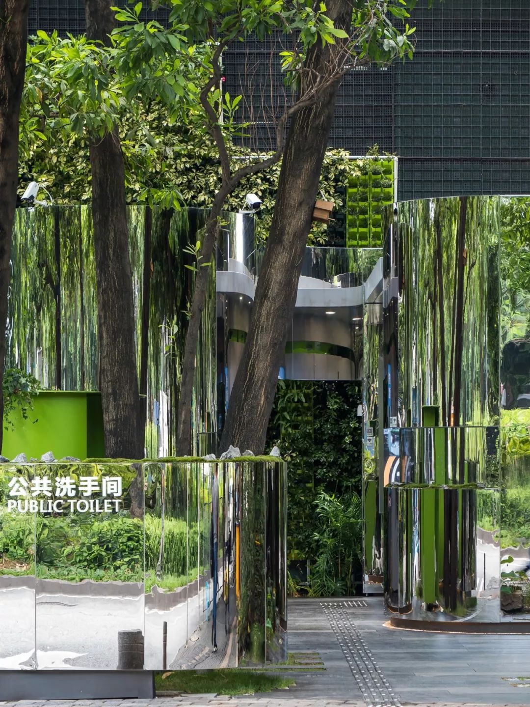 [一条]刷脸启动马桶、wifi全免费……中国诞生最美公厕，别再羡慕日本了