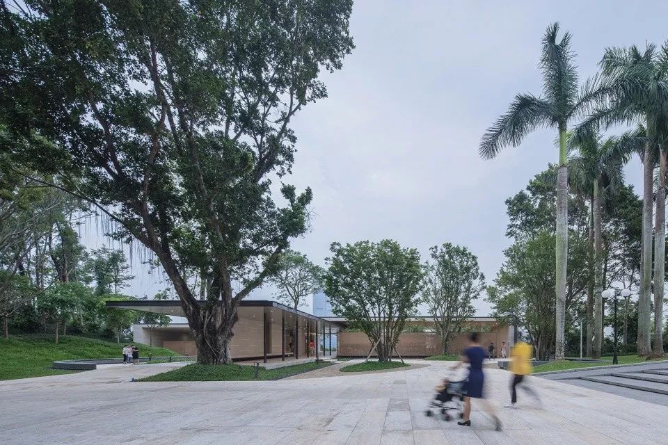 [一条]刷脸启动马桶、wifi全免费……中国诞生最美公厕，别再羡慕日本了