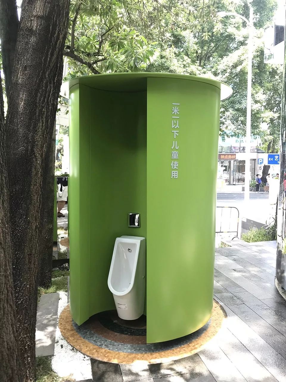 [一条]刷脸启动马桶、wifi全免费……中国诞生最美公厕，别再羡慕日本了