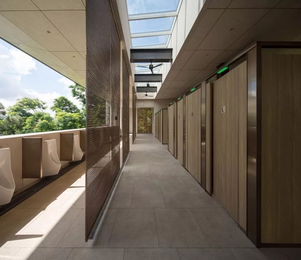 [一条]刷脸启动马桶、wifi全免费……中国诞生最美公厕，别再羡慕日本了