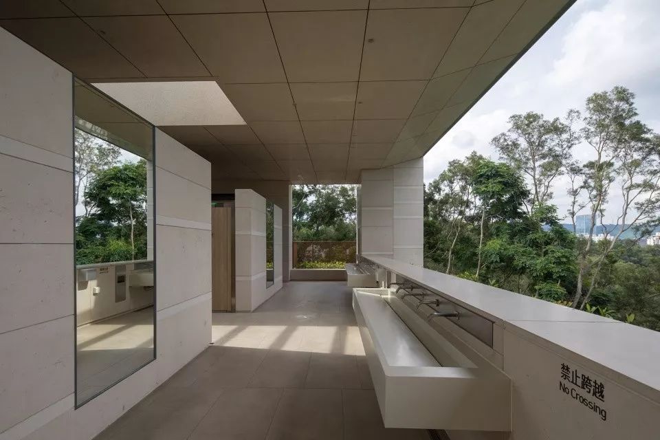 [一条]刷脸启动马桶、wifi全免费……中国诞生最美公厕，别再羡慕日本了