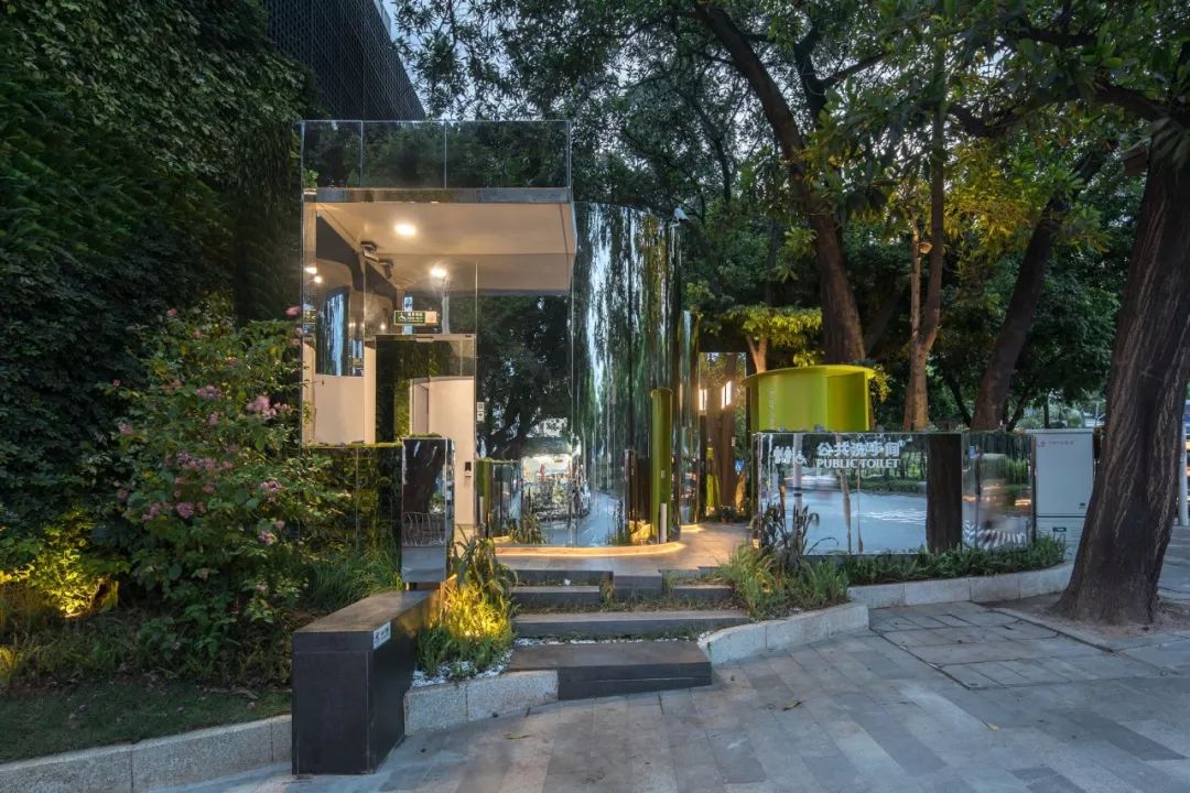 [一条]刷脸启动马桶、wifi全免费……中国诞生最美公厕，别再羡慕日本了