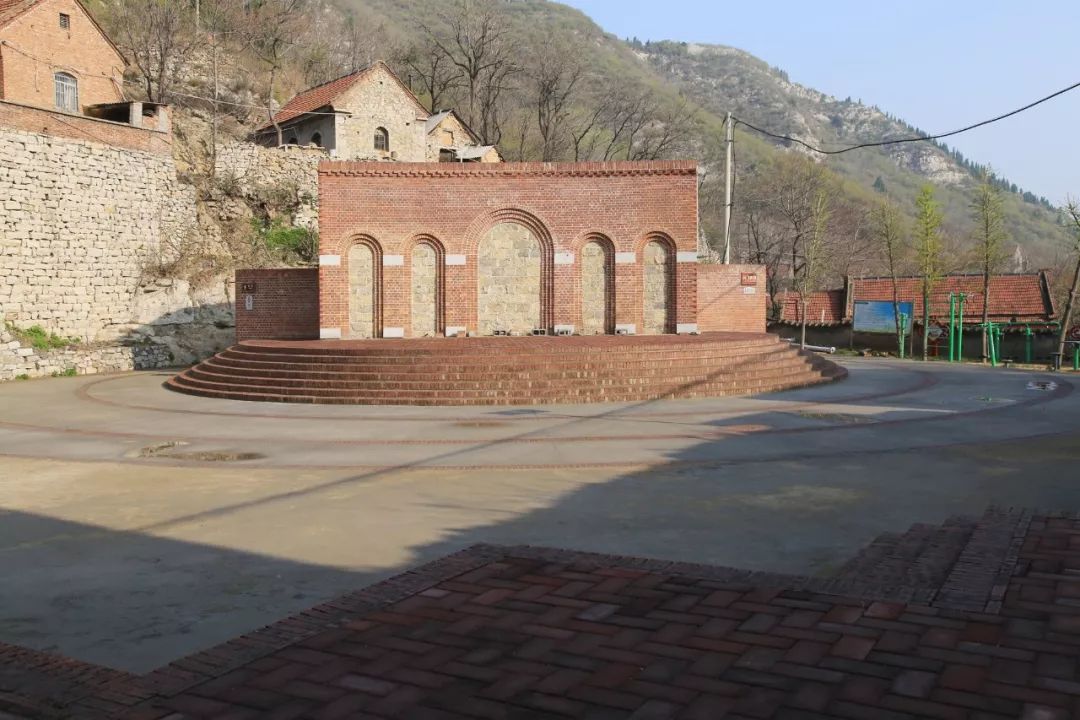 [一条]刷脸启动马桶、wifi全免费……中国诞生最美公厕，别再羡慕日本了