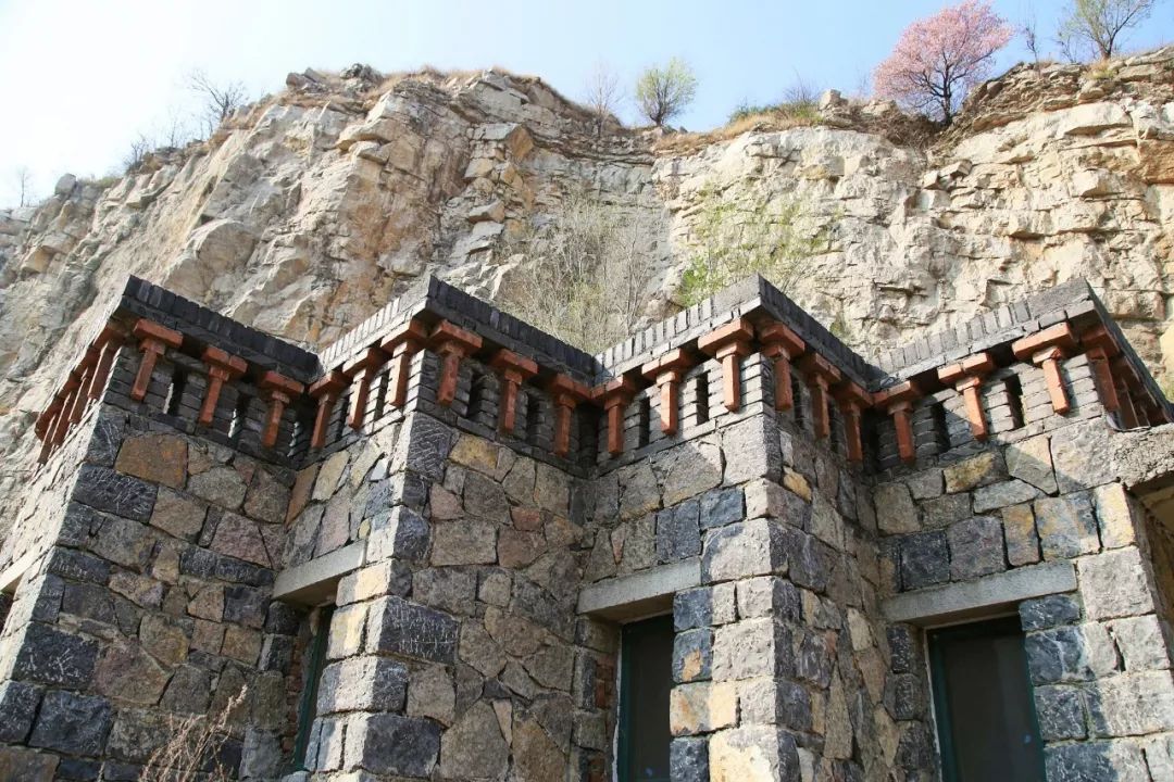 [一条]刷脸启动马桶、wifi全免费……中国诞生最美公厕，别再羡慕日本了