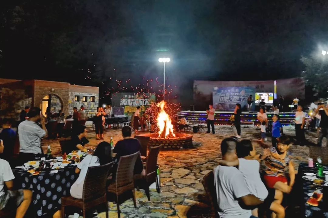 [一条]刷脸启动马桶、wifi全免费……中国诞生最美公厕，别再羡慕日本了