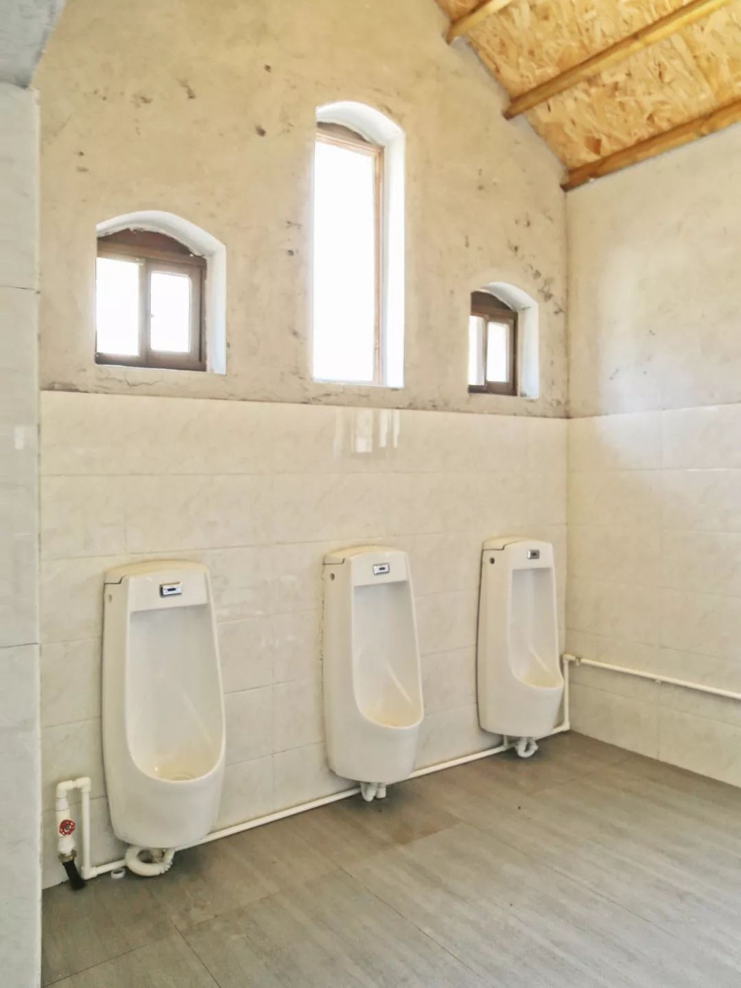 [一条]刷脸启动马桶、wifi全免费……中国诞生最美公厕，别再羡慕日本了