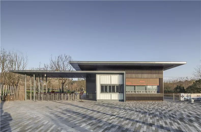 [一条]刷脸启动马桶、wifi全免费……中国诞生最美公厕，别再羡慕日本了