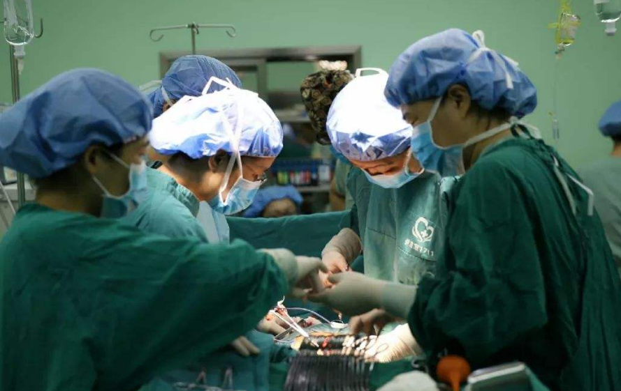 【海峡消费报】1岁女娃误食小玩具，宝妈却被送医急救，网友：这都是啥操作？