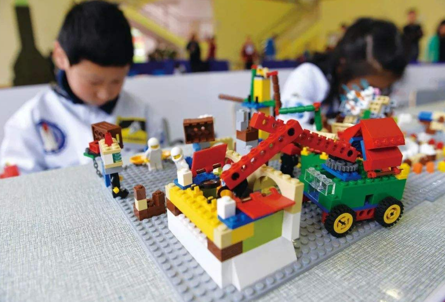 【海峡消费报】1岁女娃误食小玩具，宝妈却被送医急救，网友：这都是啥操作？