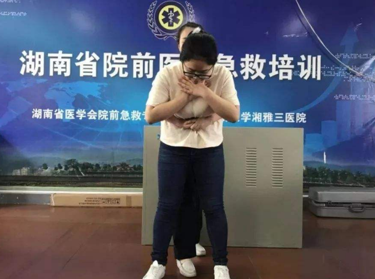 【海峡消费报】1岁女娃误食小玩具，宝妈却被送医急救，网友：这都是啥操作？