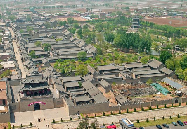 庭院深深,当我们步入常家庄园内,依旧能感受到中国儒商第一家的风骨与