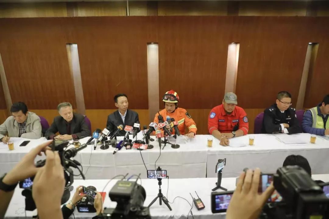 【环球时报】广州塌陷事故：再次坍塌后已看不到人和车，回填系边坡区加固