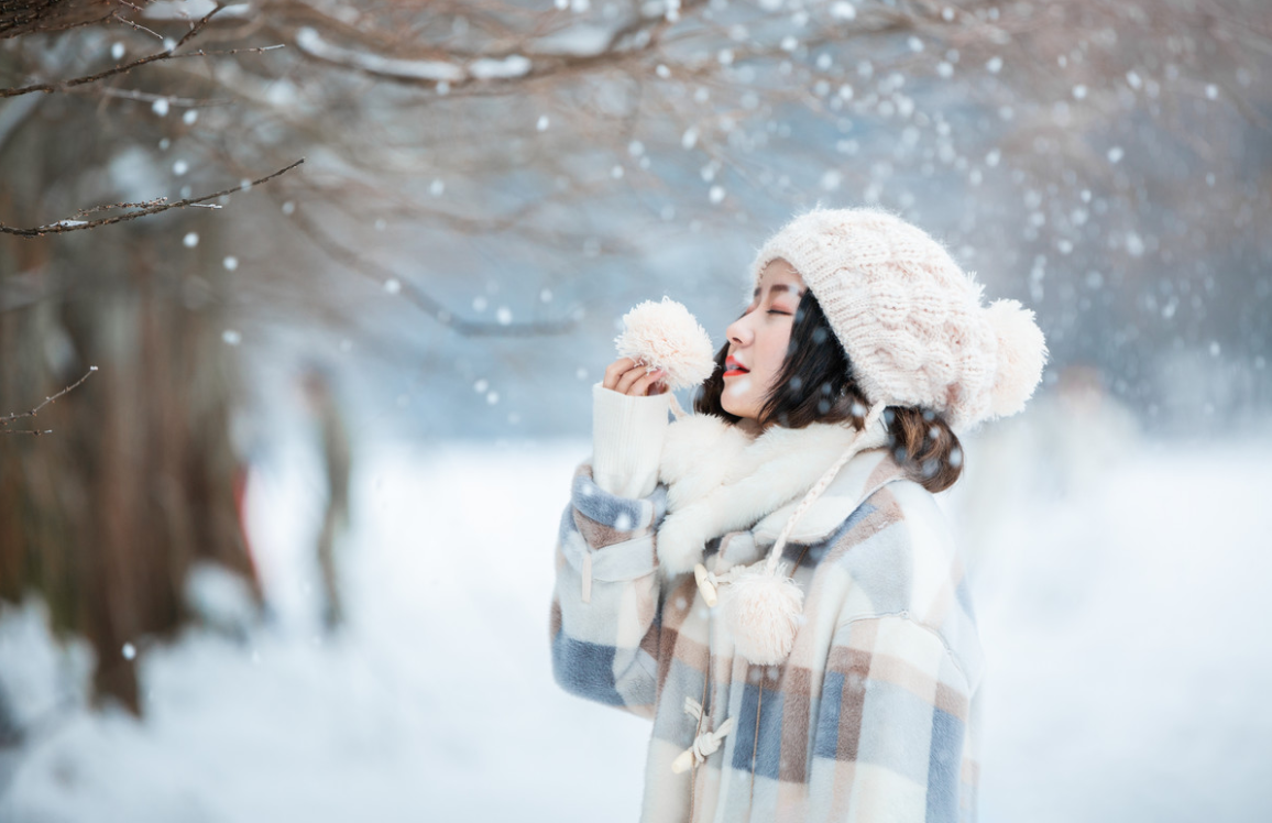 初雪来临冬日雪景人像怎么拍才好看雪景人像拍摄全攻略