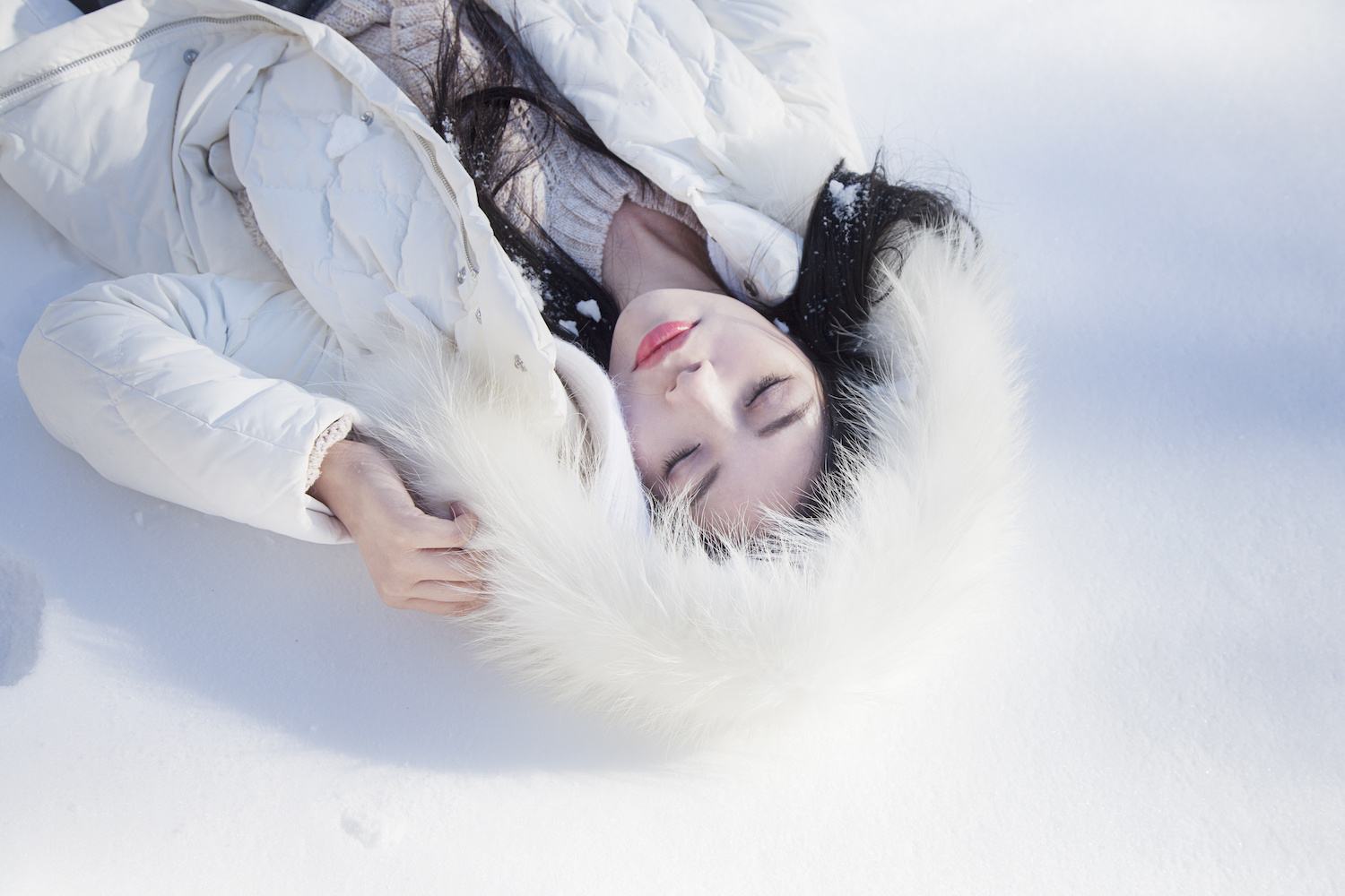 初雪来临,冬日雪景人像怎么拍才好看?雪景人像拍摄全攻略