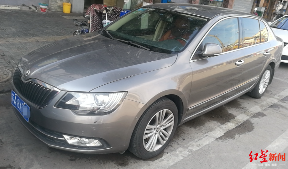 红星新闻@上汽大众斯柯达被曝销售台风进水车 疑已包装成库存车流向市场