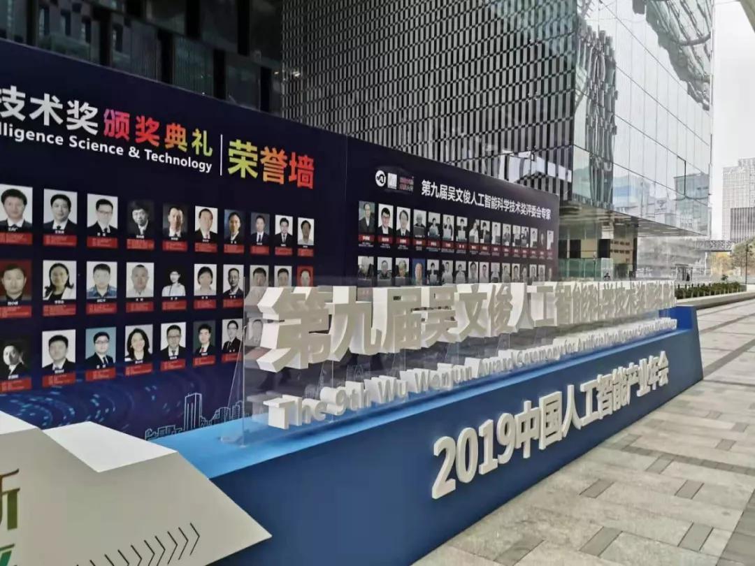 #经济日报#引领产业变革，人工智能还需突破哪些壁垒？