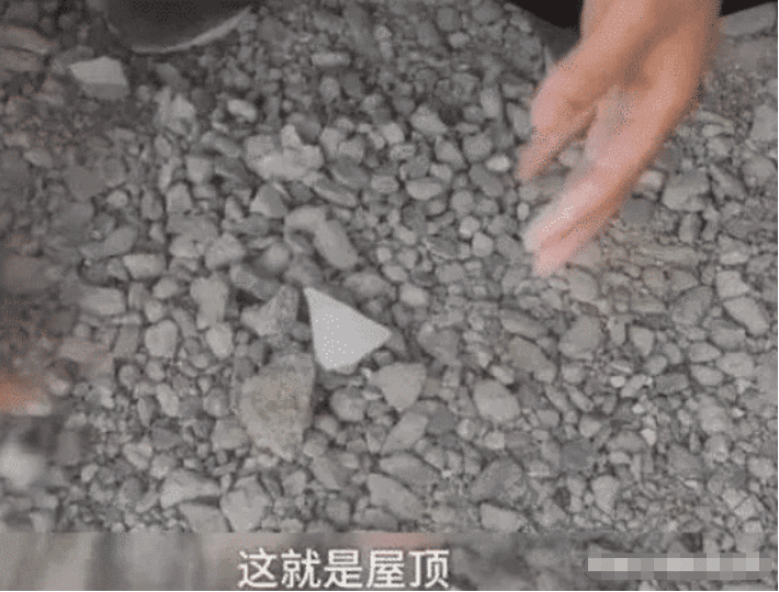 中国质量万里行@男子48万买房 屋顶碎成“豆腐渣”开发商 你破坏房子先赔460万