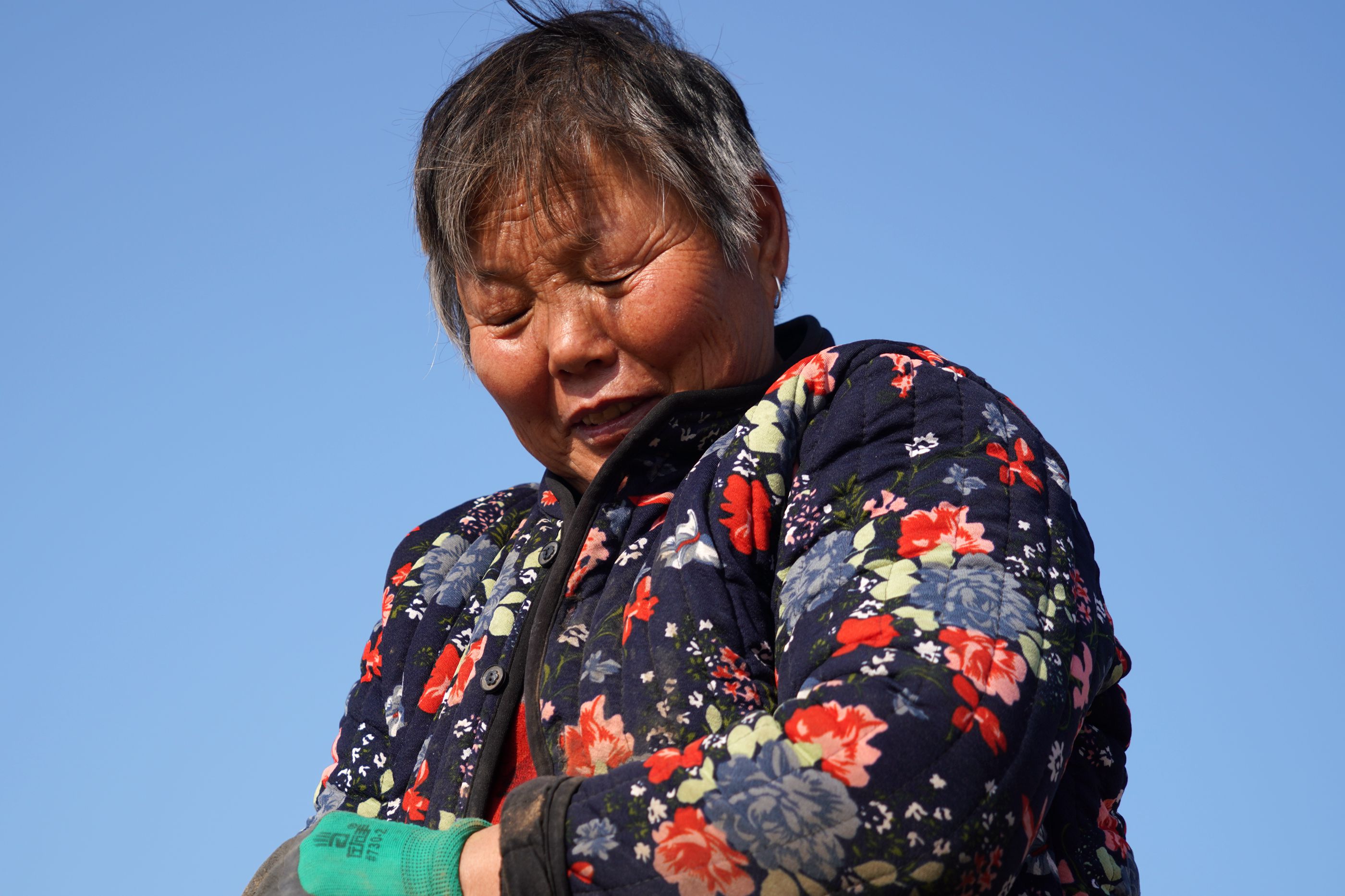 58岁农民大姐当年为要儿子,接连生下4个孩子,如今生活成啥样