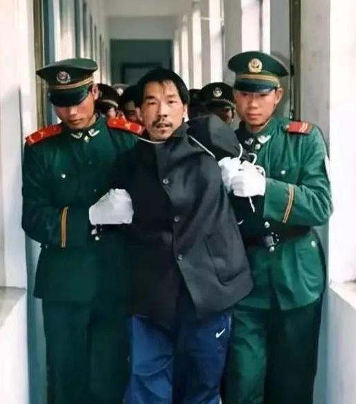 #映象网#红蜘蛛劳荣枝20年逃亡足迹：尘埃落不定的城市陌生人