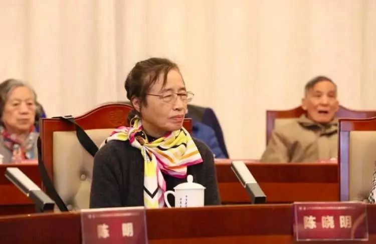 「辽宁卫视」他们坐地铁回母校，捐了一个亿