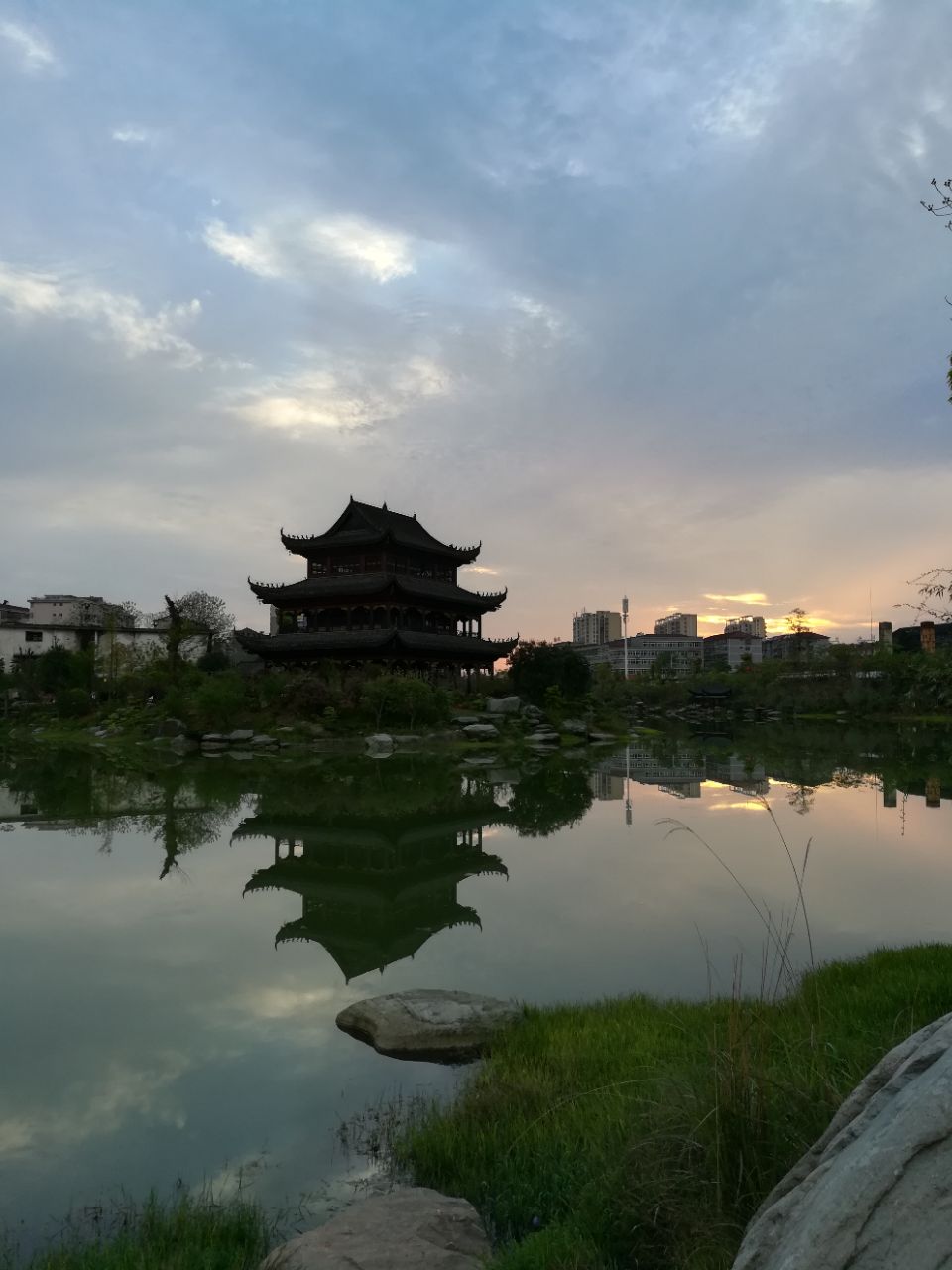 一个王昌龄两处芙蓉楼一处天下闻名另一处却少人知晓