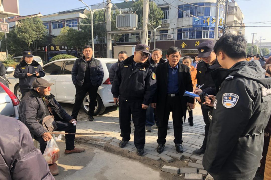 老人摔倒扶不扶溧阳社渚城管用行动给你答案