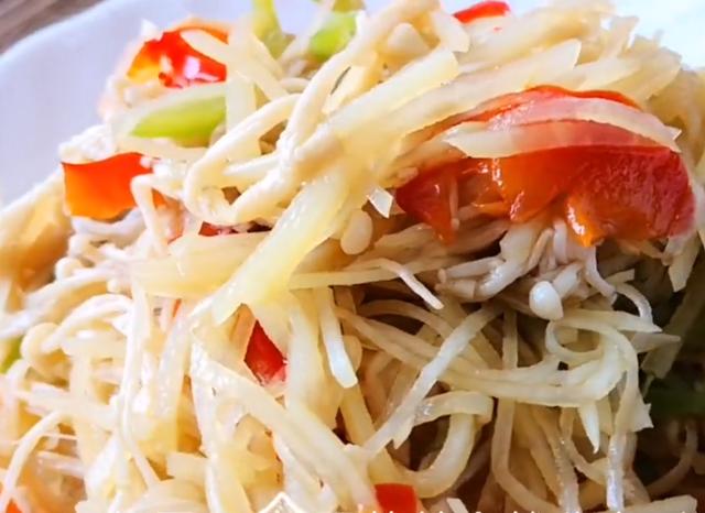 2个土豆1把金针菇简单一做没想到这么好吃真香