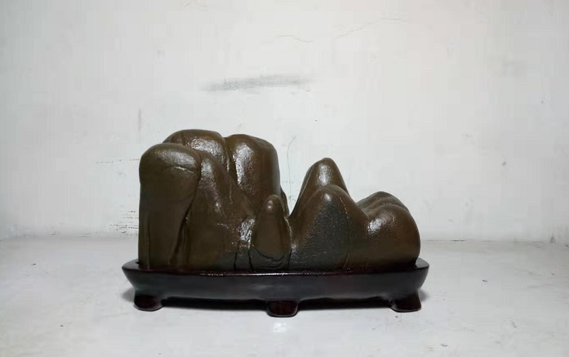 细观峰谷涧壑,丝丝入画,室内品之,则可房中游山