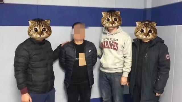 「半岛晨报」小哥哥走了6条街，连喝14杯奶茶！这图的是啥呀