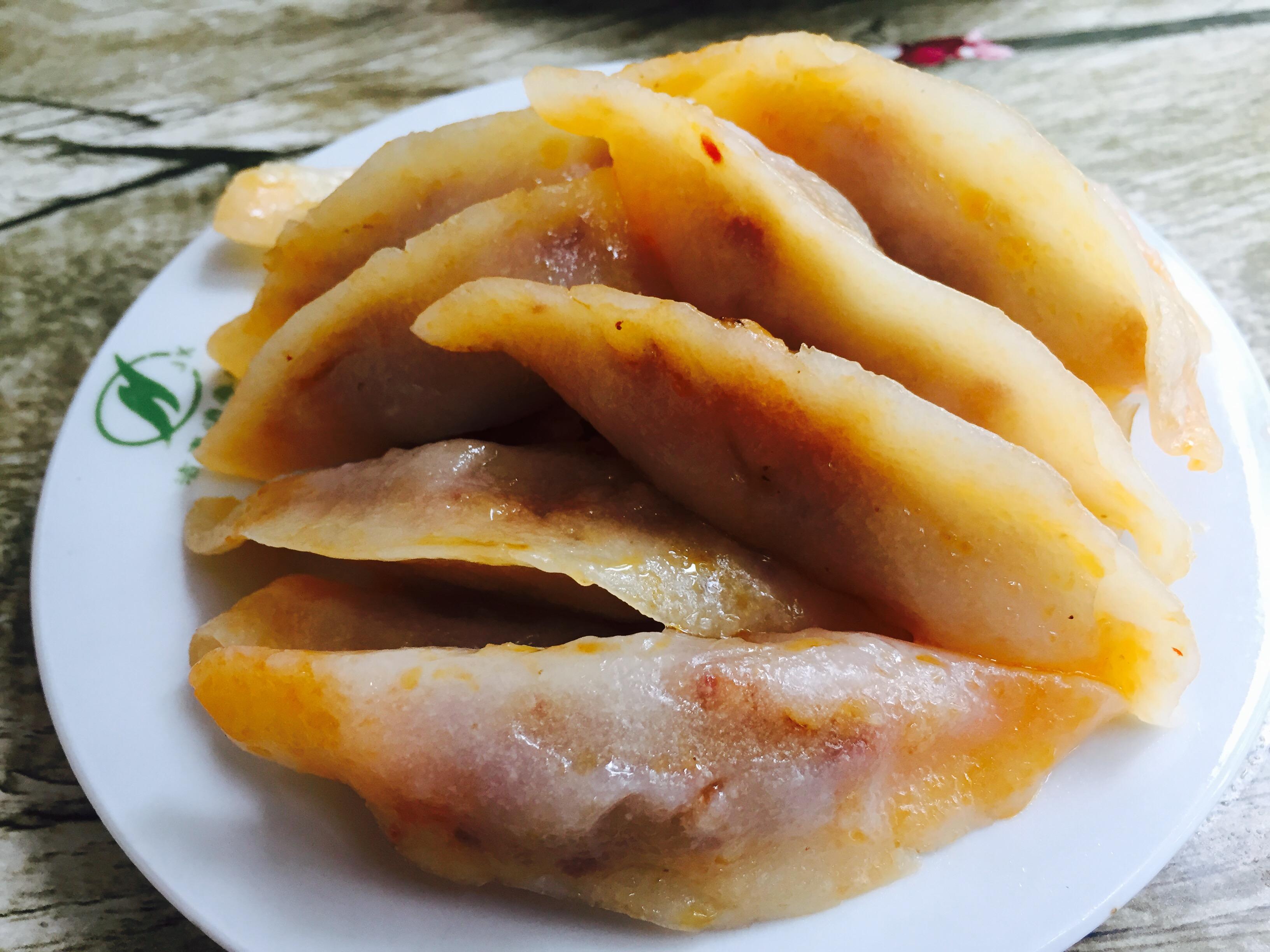 油炸馄饨:是景德镇特产小吃之一,顾名思义将馄饨过油炸熟,此小吃味道