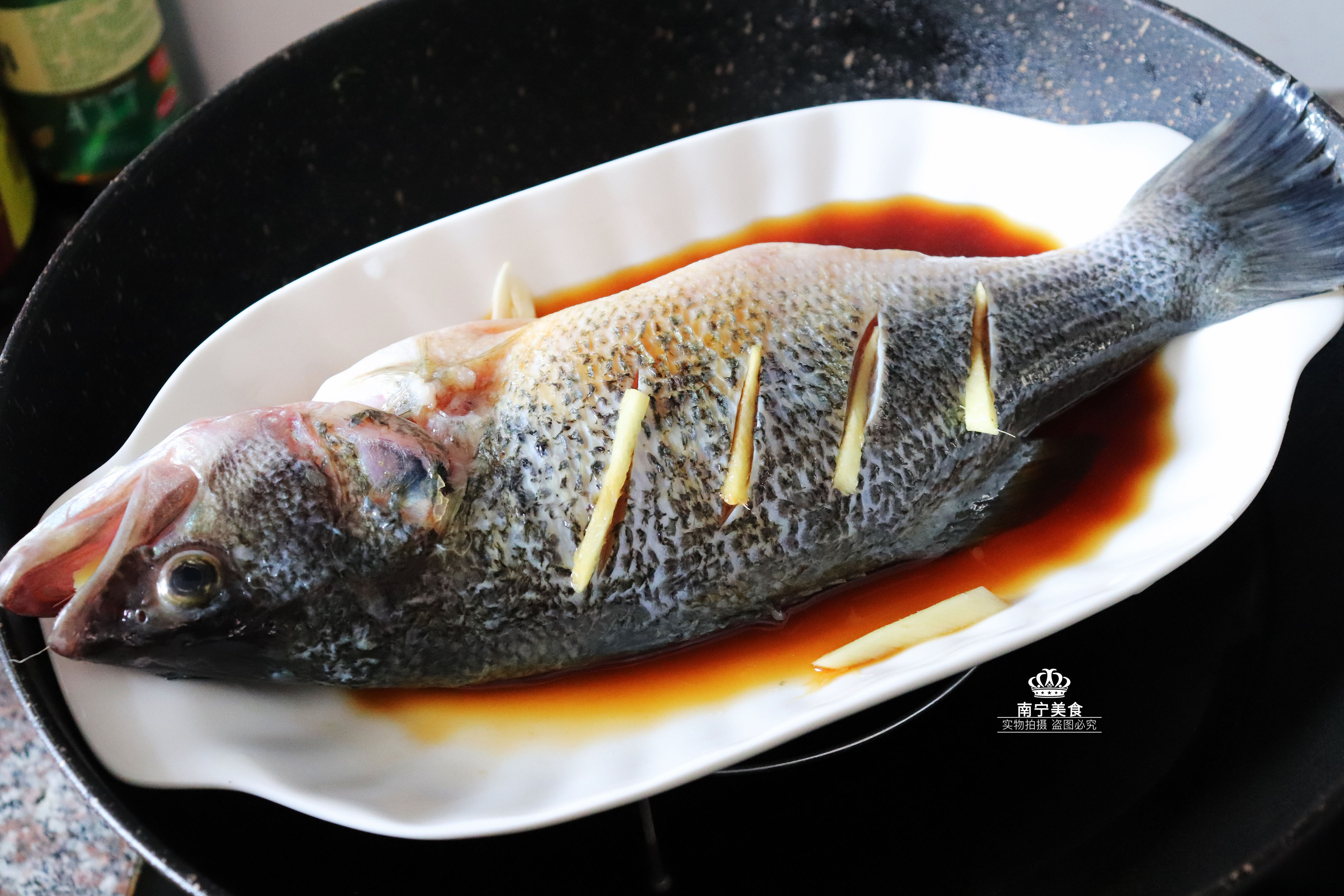 蒸鱼时,热水上锅还是凉水?许多人弄错,难怪鱼肉又老又腥不好吃